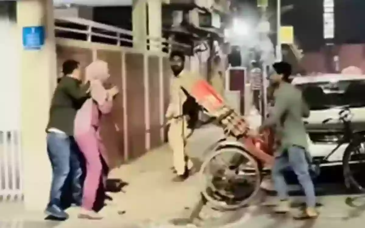 Attacked by teenage gang: Wife acts as a shield to protect husband