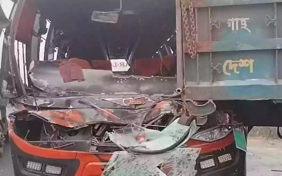 Eight vehicles collide on Comilla highway in dense fog, 15 injured