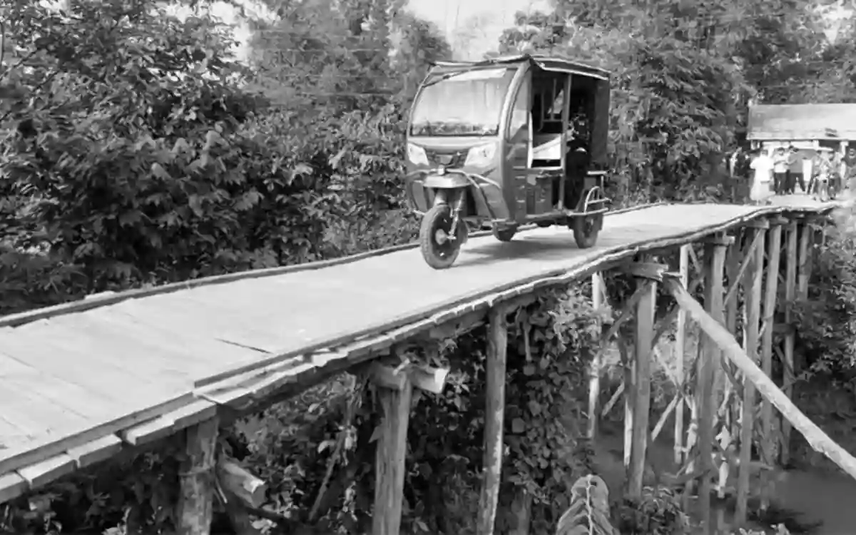 The bridge is not a death trap, the people of 8 villages suffer!