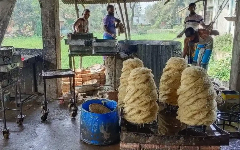নোয়াখালীতে অস্বাস্থ্যকর পরিবেশে সামাই তৈরি করায় ৫০ হাজার টাকা জরিমানা