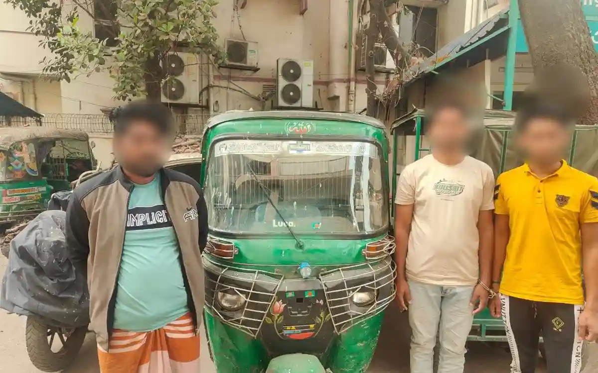 রাজধানীর খিলগাঁওয়ে চুরি হওয়া সিএনজি উদ্ধারসহ চোরচক্রের তিন সক্রিয় সদস্যকে গ্রেফতার