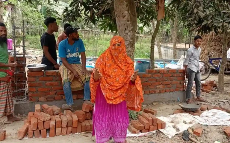 ব্রাহ্মণপাড়ায় জোরপূর্বক জমি দখলের অভিযোগ