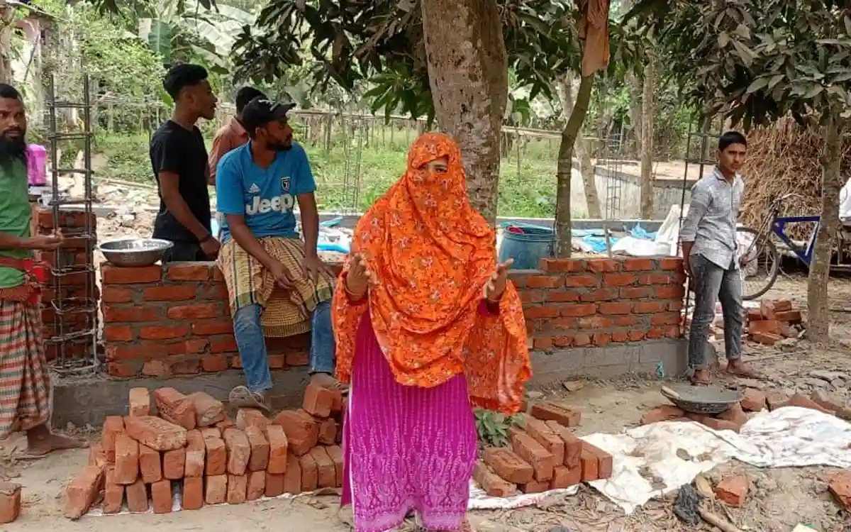 ব্রাহ্মণপাড়ায় জোরপূর্বক জমি দখলের অভিযোগ
