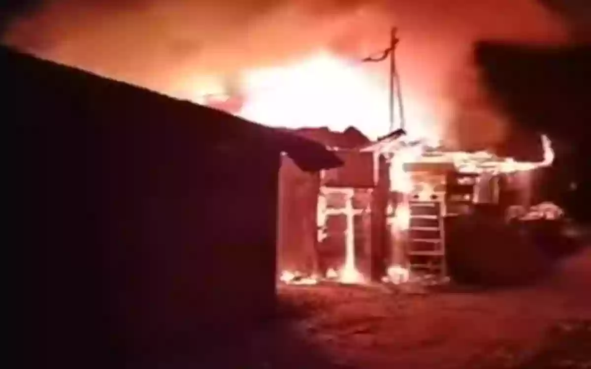 6 shops gutted in fire in Noakhali