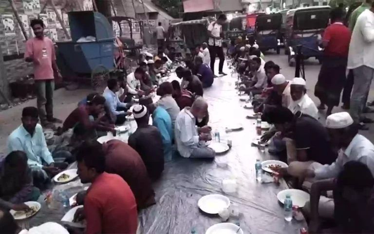 BNP leader holds iftar for pedestrians in Noakhali