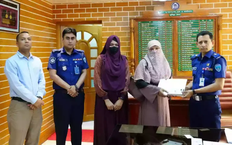 কুমিল্লায় কর্তব্যরত অবস্থায় জীবন উৎসর্গকারী পুলিশ সদস্যদের পরিবারকে ঈদ উপহার বিতরণ