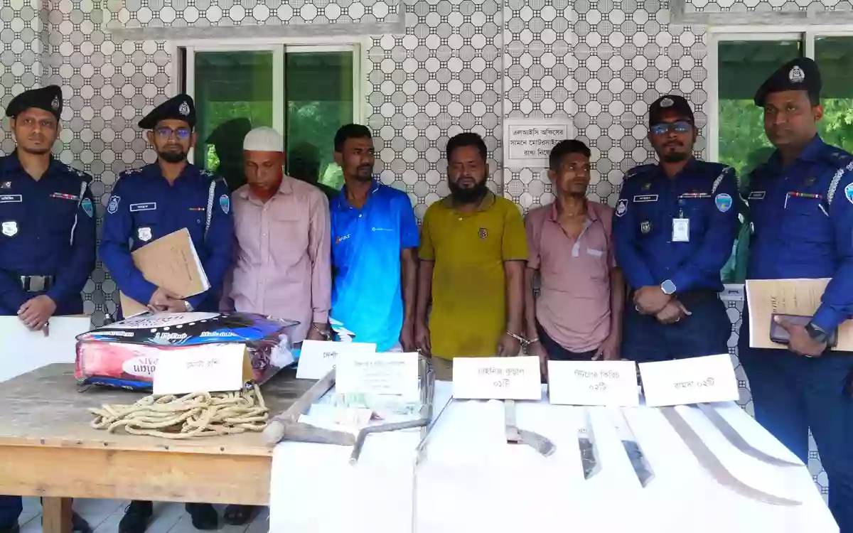 Four arrested in expatriate car robbery in Comilla