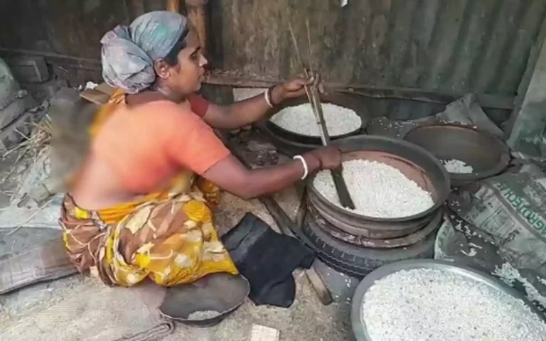 রমজান এলেই বাড়ে নারান্দিয়ার হাতে ভাজা মুড়ির চাহিদা, যাচ্ছে বিভিন্ন জেলায়