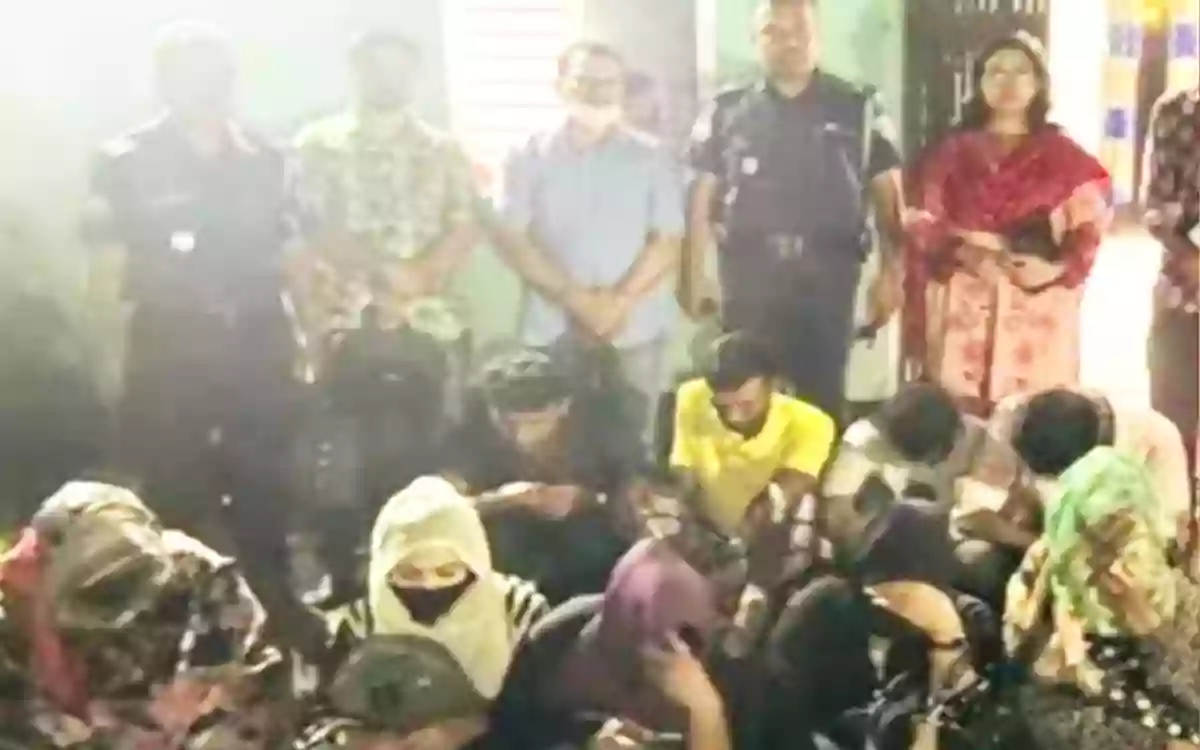 Rising Cumilla - Raid on residential hotel in Cumilla, 12 men and women arrested