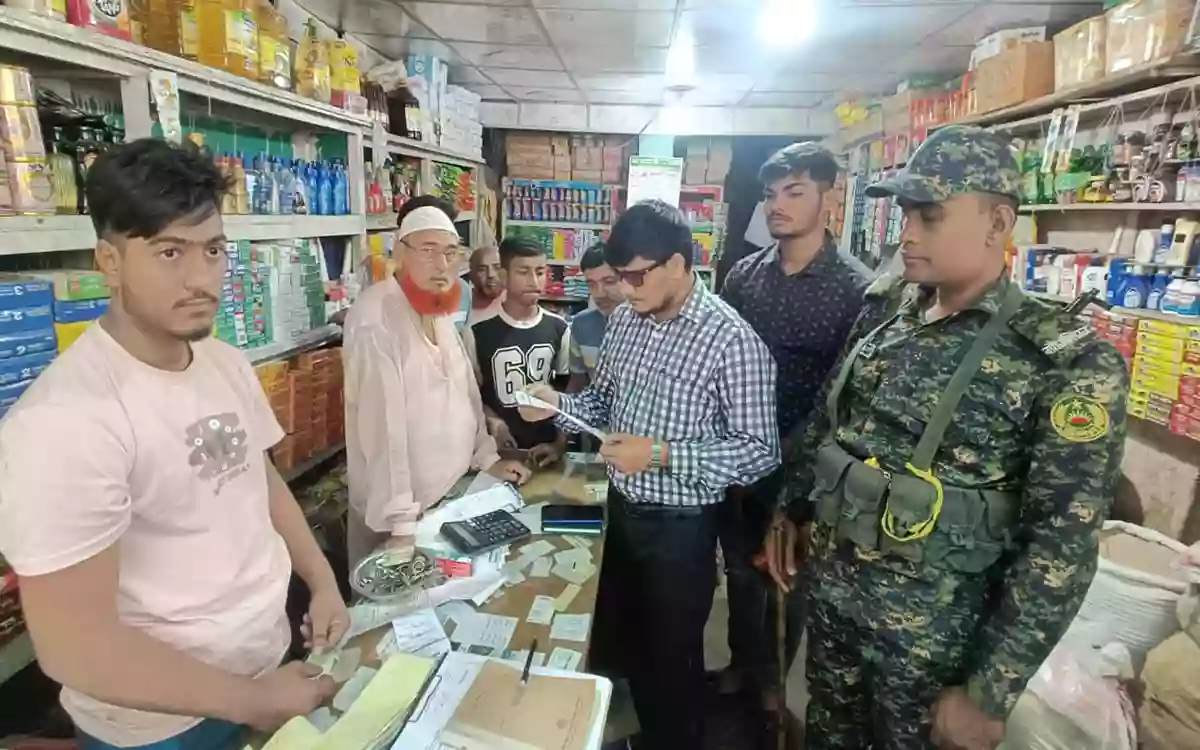 Soybean oil sold at an excessive price in Noakhali, fined Tk 10,000