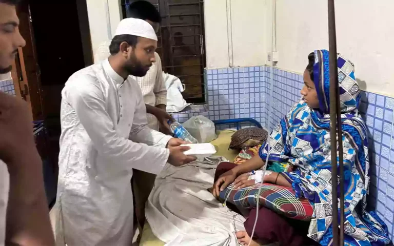 Student groups distribute Sehri to patients