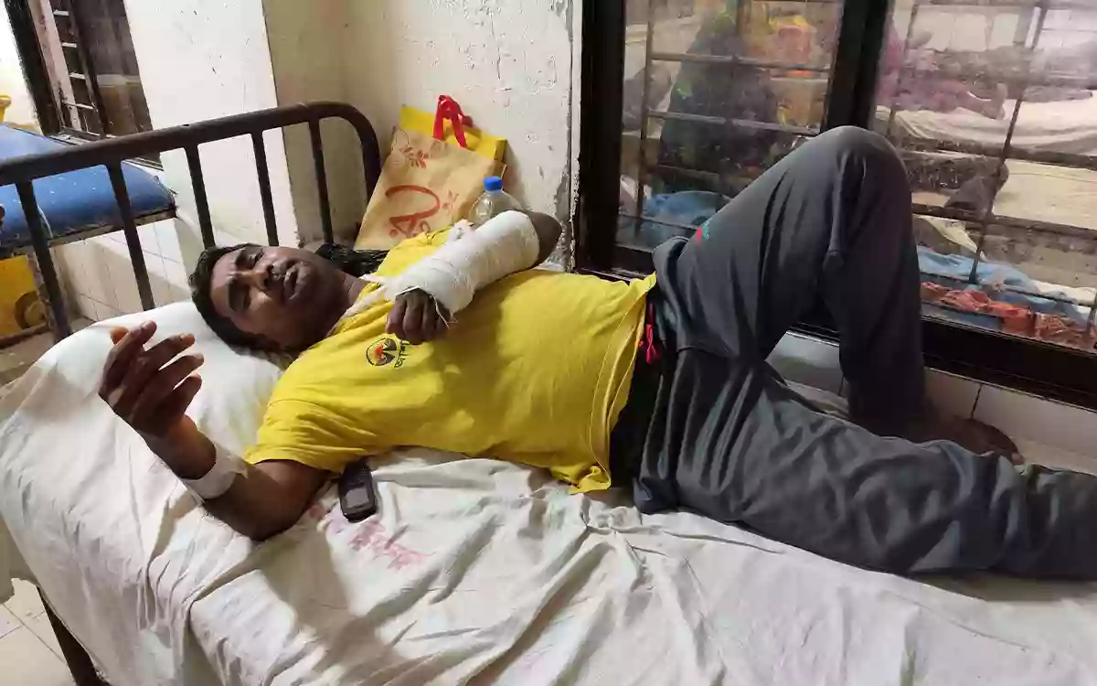 Terrorists break journalist's hand after not receiving demanded ransom