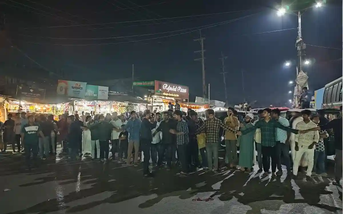 ইফতার মাহফিল থেকে ফেরার পথে কলেজ ছাত্রীকে হেনস্তা