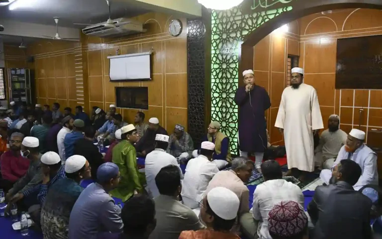 তিন হাজার শিক্ষার্থীর সাথে ইফতার করলেন বেরোবি উপাচার্য