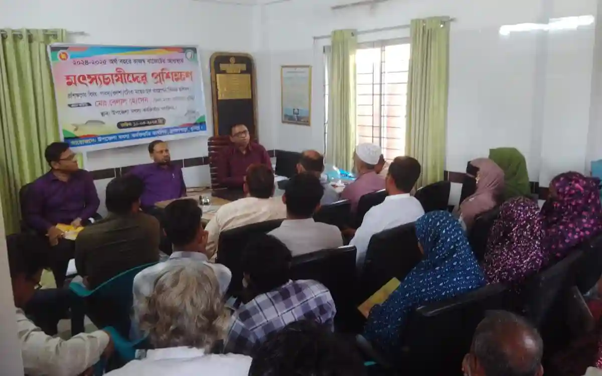 ব্রাহ্মণপাড়ায় মৎস্যচাষিদের মাঝে প্রশিক্ষণ অনুষ্ঠিত