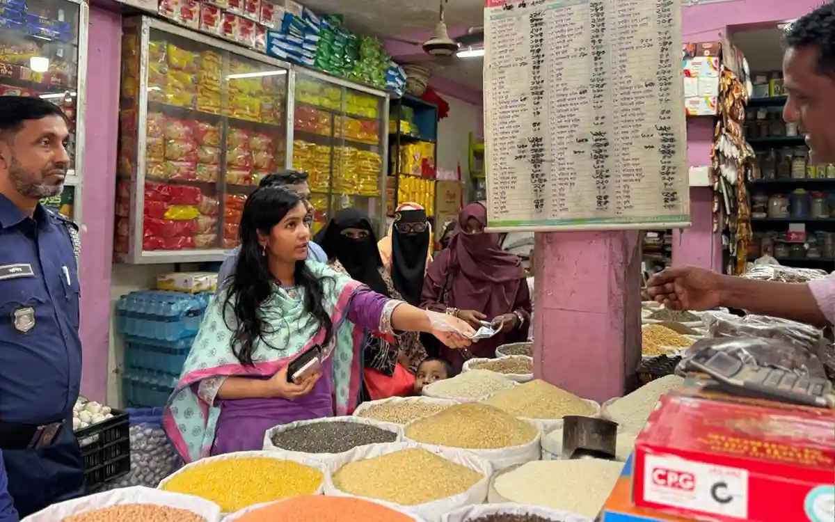 মনোহরগঞ্জে রমজান উপলক্ষে বাজার মনিটরিং অভিযান, ৫ প্রতিষ্ঠানকে জরিমানা