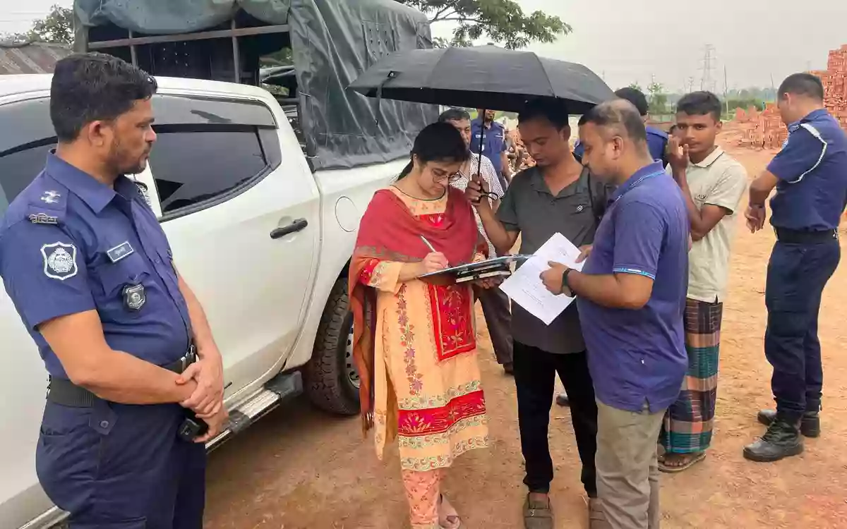 Rising Cumilla - Farm land cut in Chauddagram, Comilla, seized, one sentenced to prison