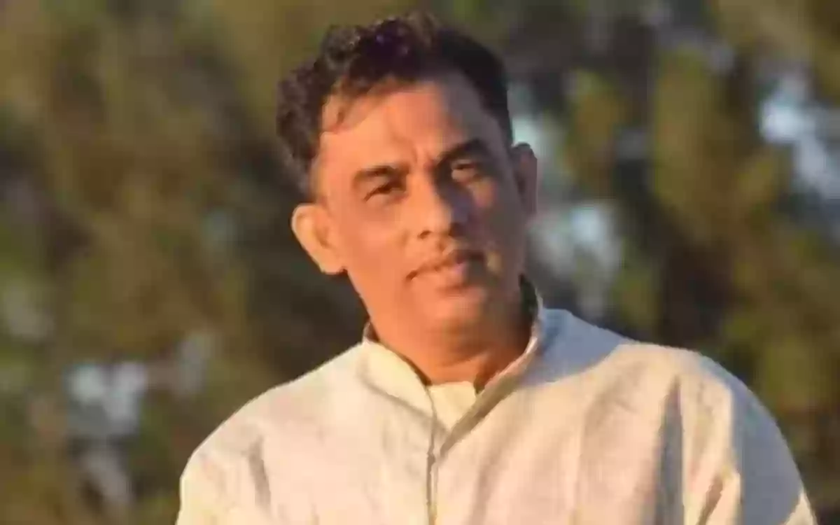 Rising Cumilla - Jubo League leader arrested with liquor, beaten and handed over to police