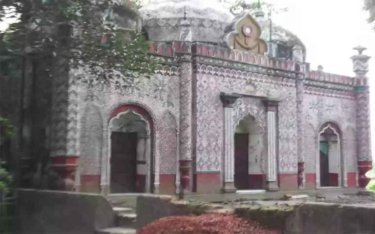 চান্দিনার ঐতিহাসিক তিন গম্বুজ জামে মসজিদ