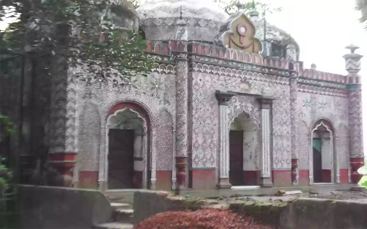 চান্দিনার ঐতিহাসিক তিন গম্বুজ জামে মসজিদ