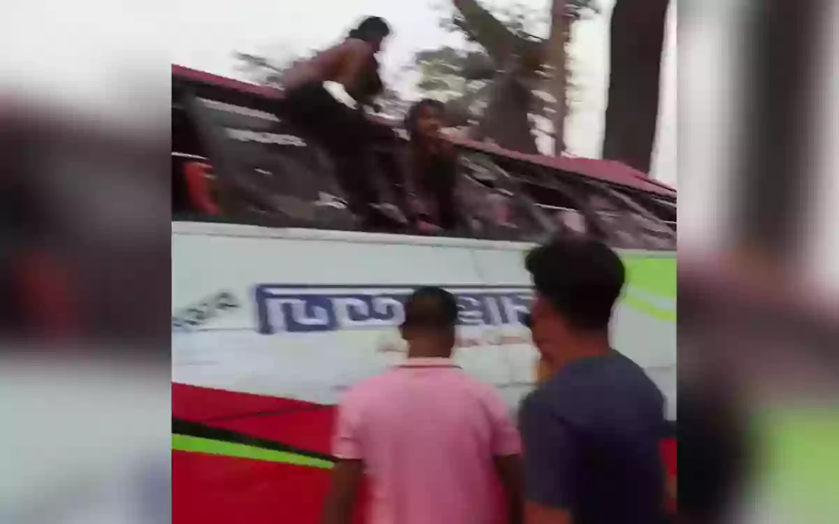 Three bus passengers killed in Chandina after losing control and hitting a tree