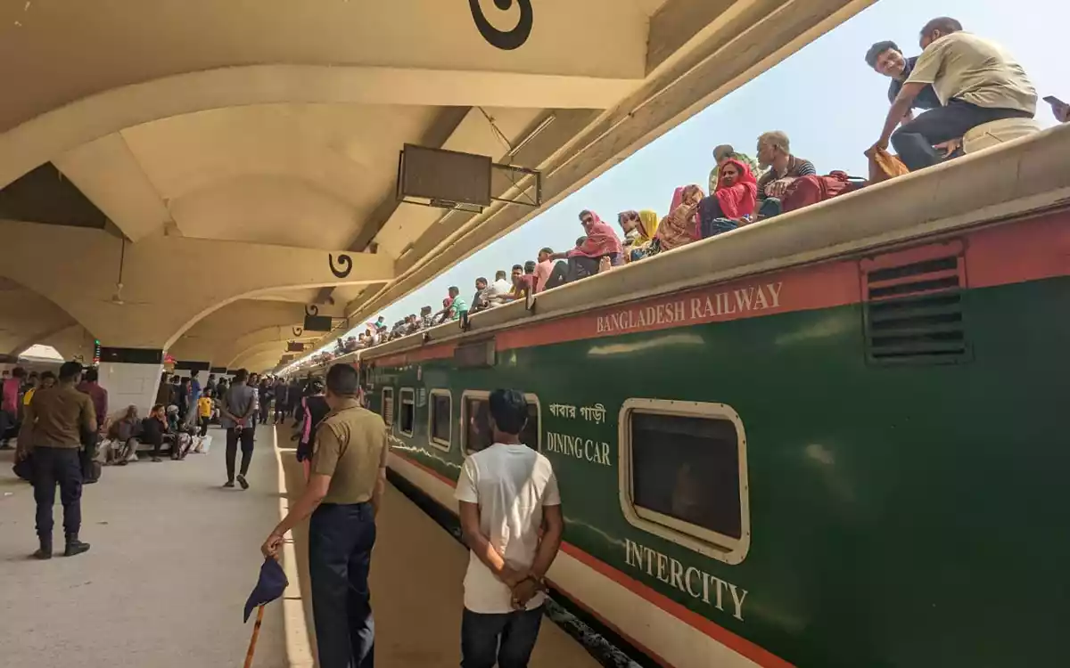Rising Cumilla - Travel on the roof of a train in Bangladesh