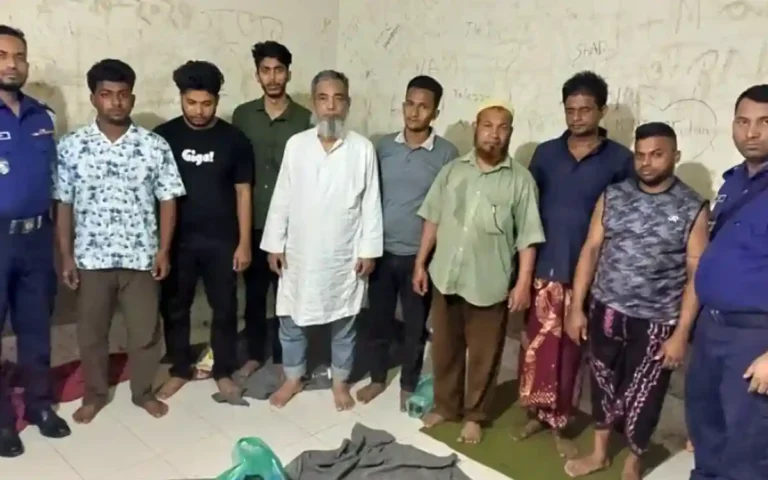 কুমিল্লা নগরীতে নিষিদ্ধ সংগঠনের ঝটিকা মিছিল, ৮ জন গ্রেফতার