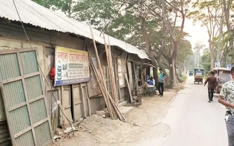 চান্দিনায় সরকারি খাল দখল করে দোকানপাট নির্মাণের অভিযোগ