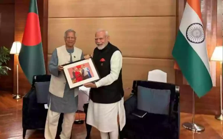 নরেন্দ্র মোদিকে ছবি উপহার দিলেন ড. মুহাম্মদ ইউনূস
