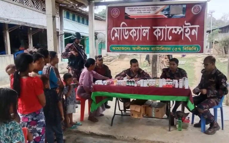 বান্দরবানের দুর্গম মদকে বিজিবির মানবিক উদ্যোগ, চিকিৎসাসেবা ও ওষুধ বিতরণ
