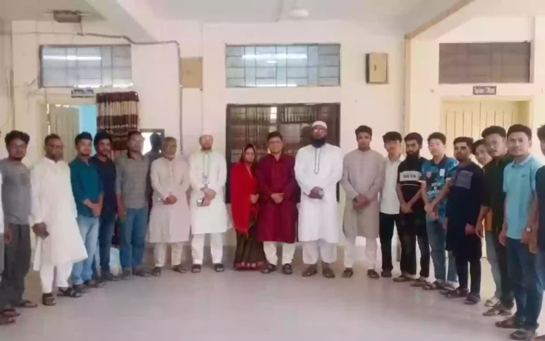 বেরোবিতে ঈদের দিন উপাচার্যের আয়োজনে শিক্ষার্থীদের বিশেষ খাবার প্রদান