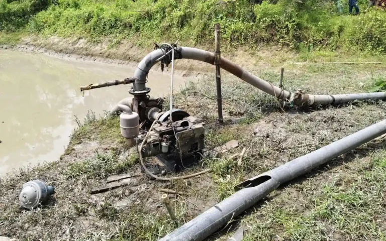 মুরাদনগরে ফসলি জমির মাটি কাটা বন্ধে মোবাইল কোর্ট, দুইজনের জরিমানা ও কারাদণ্ড