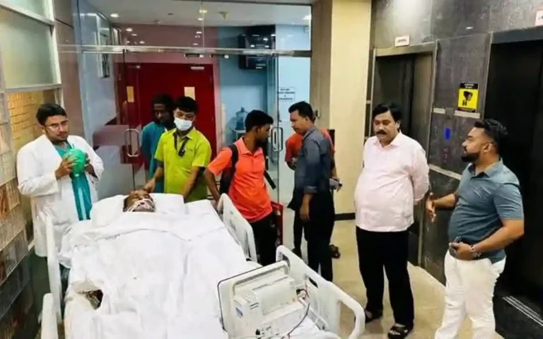 হাসপাতালে অসুস্থ বিএনপি নেতা আনোয়ার হোসেনকে দেখতে গেলেন সাবেক মেয়র সাক্কু