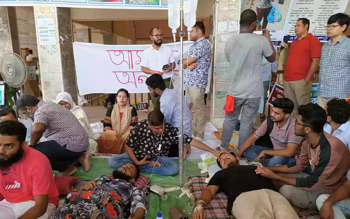BOB students' hunger strike for 12 hours still lacking assurance from administration