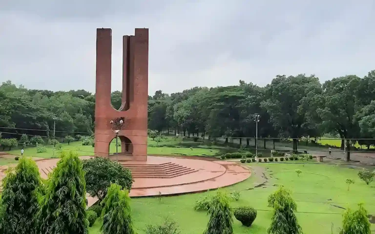 Rising Cumilla -Chhatra Dal's exceptional initiative at Jahangirnagar University for students' healthcare