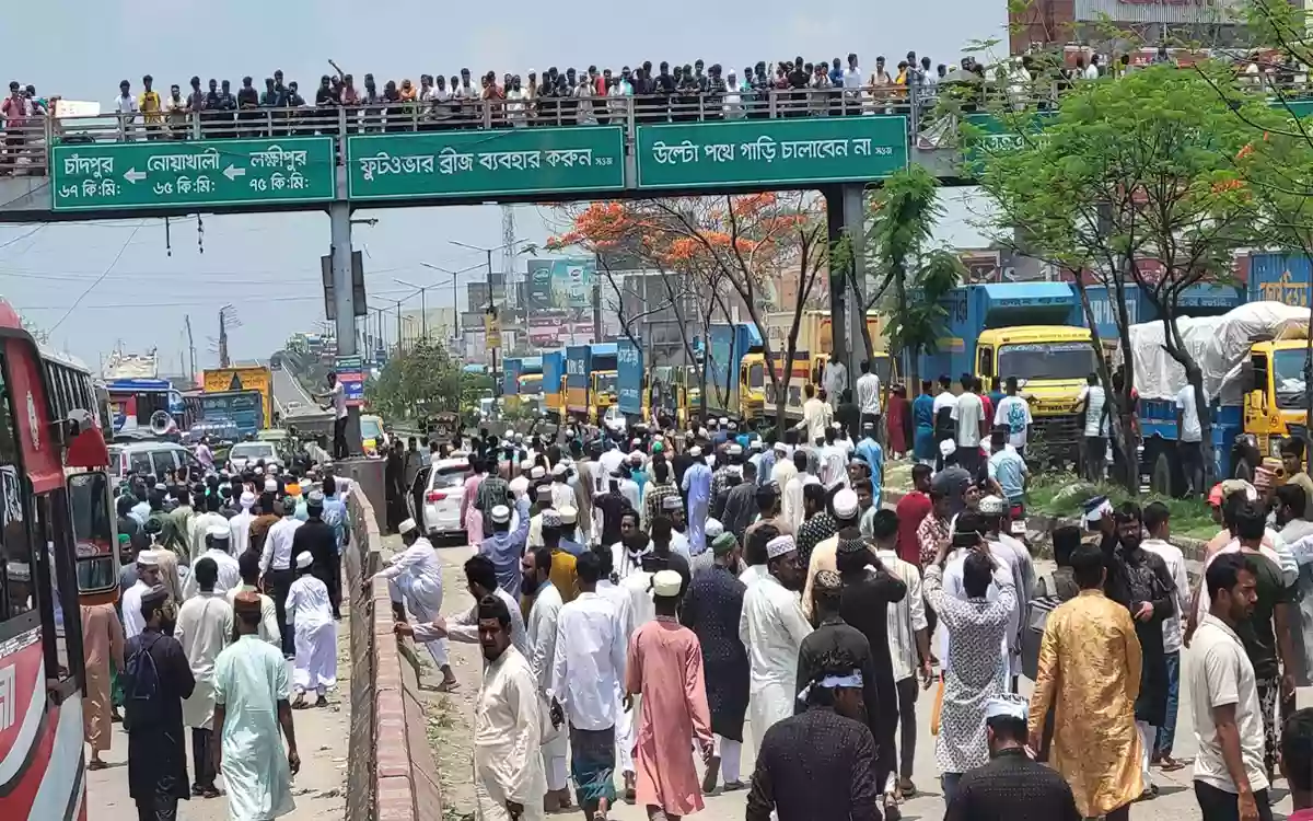 Rising Cumilla - Highway blockade in Comilla demanding justice for Maulana Rais Uddin's killers