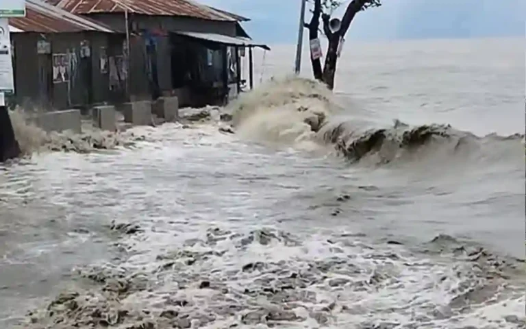 Rising Cumilla -Low pressure in the ocean causes rain in Noakhali, flooding in low-lying areas of Hatia