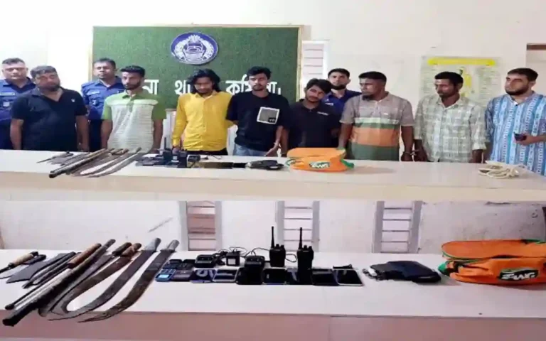Rising Cumilla -Seven members of inter-district robber gang arrested with weapons in Chandina Comilla