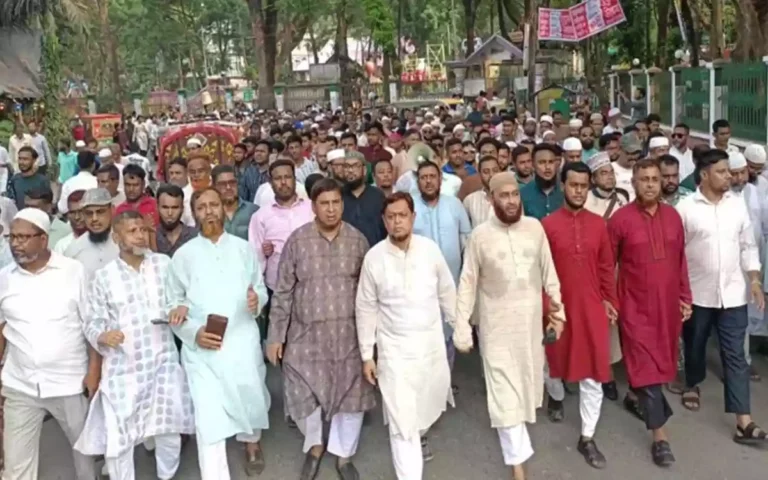Rising Cumilla - Streets in Cumilla take a violent turn demanding ban on Awami League
