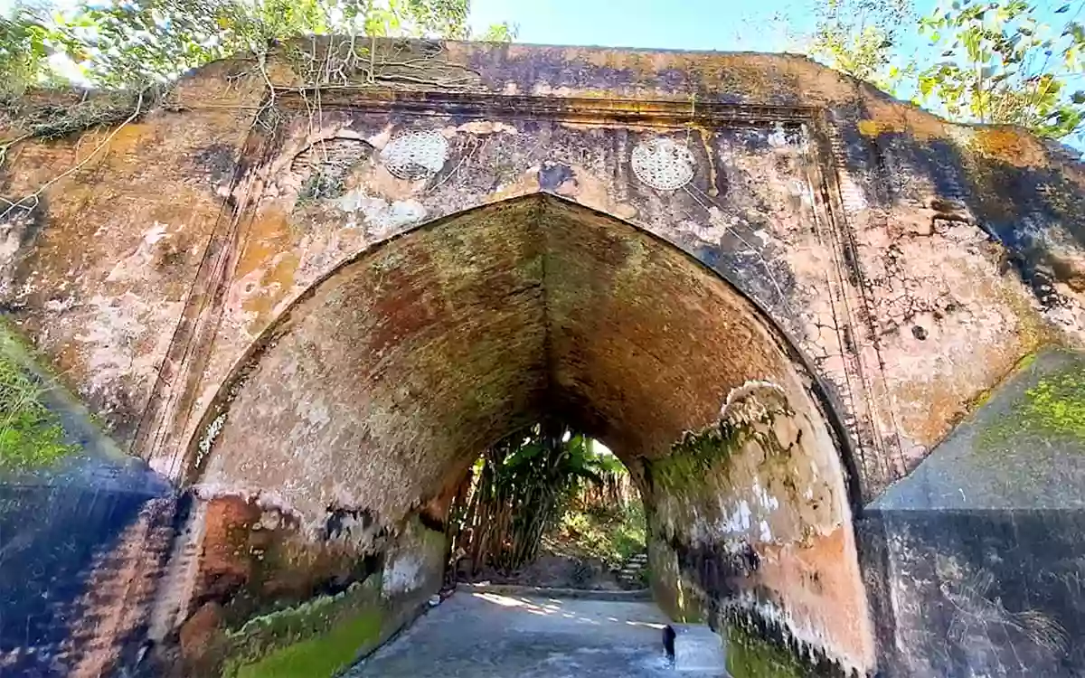 RisingCumilla - 'Hatirpool' is now the shrine of Bird Baba!