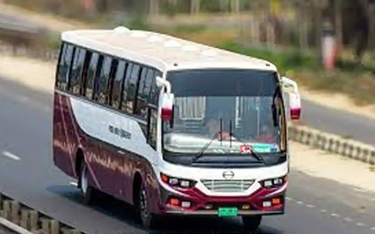 উত্তরবঙ্গ বাস জার্নিতে হুজুর হুজুর মশাই