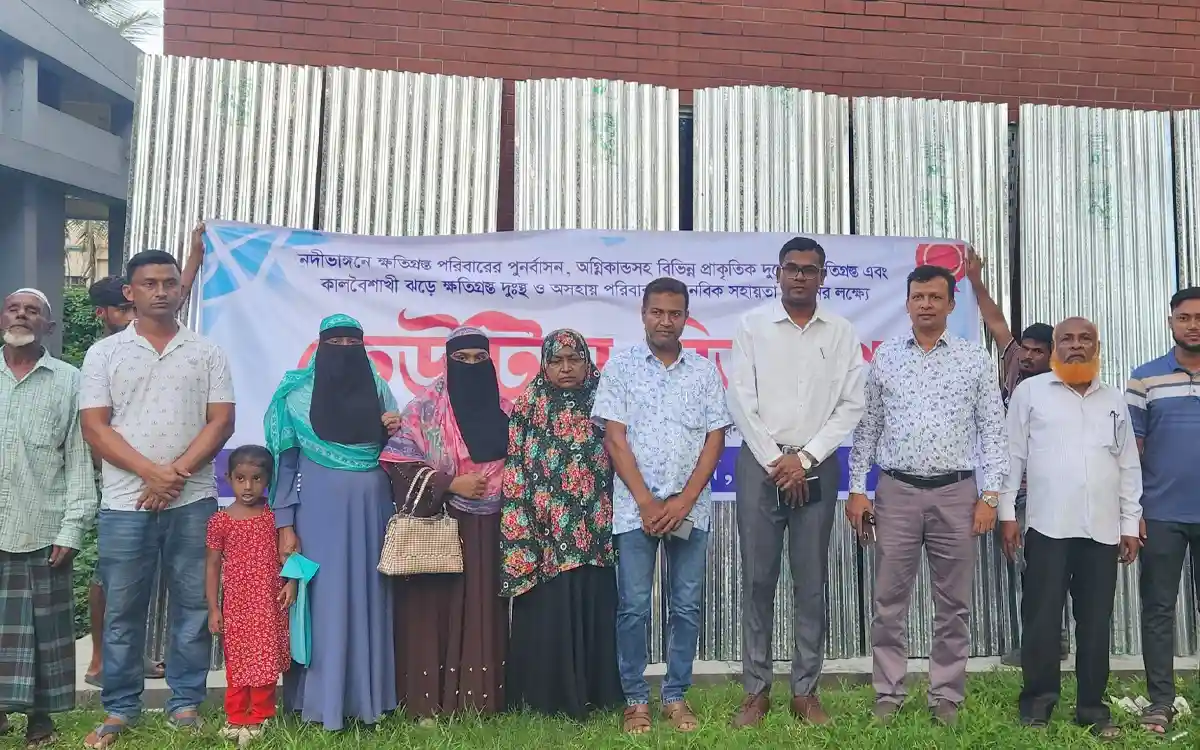 চৌদ্দগ্রামে দুর্যোগে ক্ষতিগ্রস্তদের মাঝে ত্রাণ সামগ্রী বিতরণ