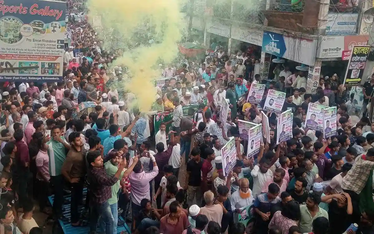 নবীনগরে তাপসের নেতৃত্বে বিশাল আনন্দ মিছিল