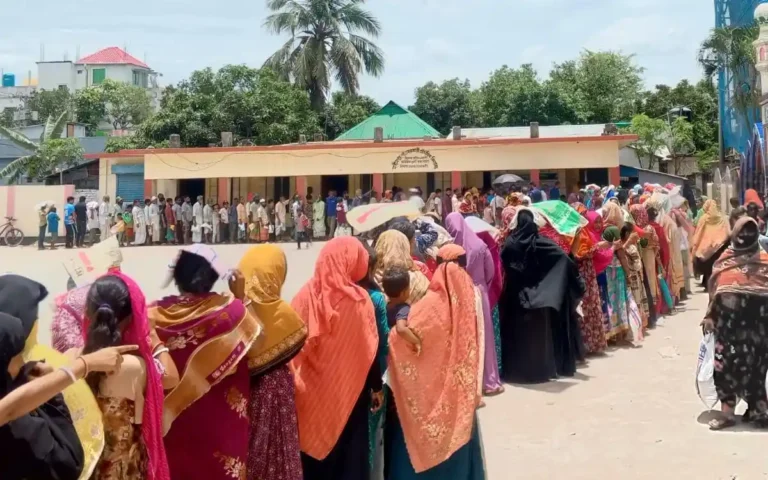 নবীনগরে ভিজিএফ চাল বিতরণে অনিয়ম-দুর্নীতি, দেয়া হচ্ছে আতপ চাল!