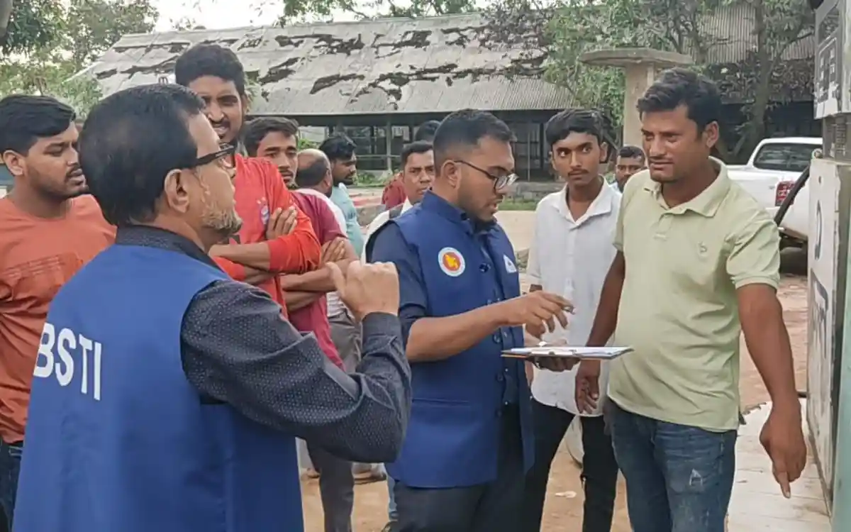 বুড়িচংয়ে তেল কম দেওয়ায় একটি পেট্রোল পাম্প সিলগালা করল বিএসটিআই