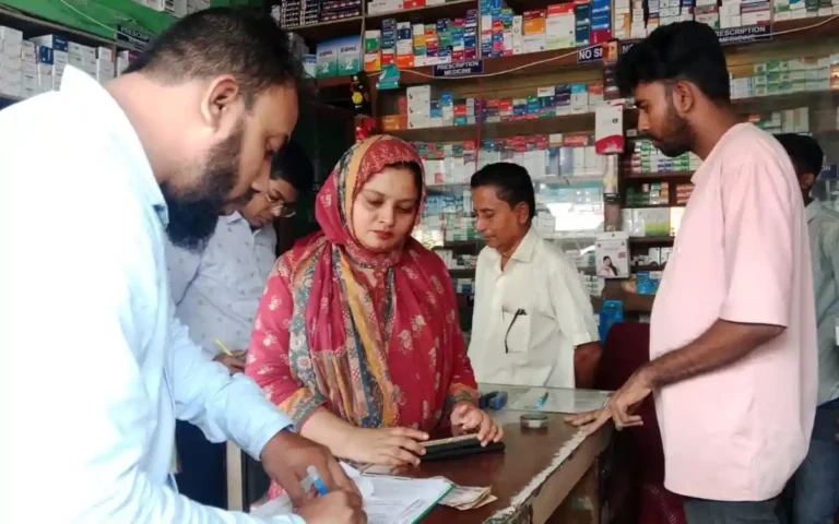 ব্রাহ্মণপাড়ায় নানা অনিয়মের অভিযোগে ৫ ফার্মেসিকে ২৮ হাজার টাকা জরিমানা