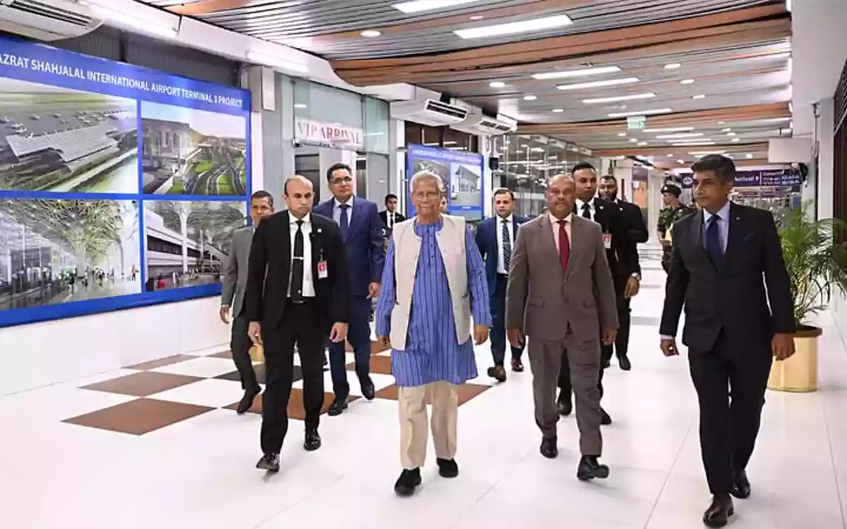 যুক্তরাজ্যের উদ্দেশে ঢাকা ছেড়েছেন প্রধান উপদেষ্টা