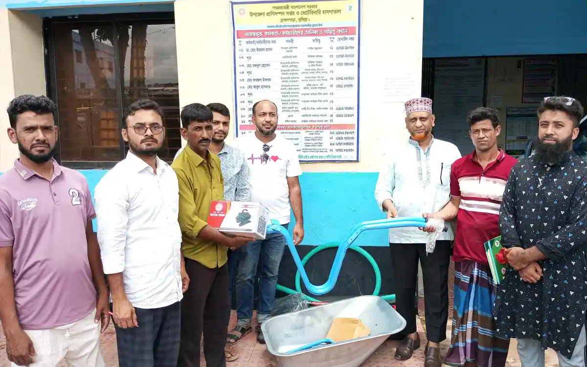 ব্রাহ্মণপাড়ায় গরু মোটাতাজাকরণে খামারিদের মাঝে উপকরণ সামগ্রী বিতরণ