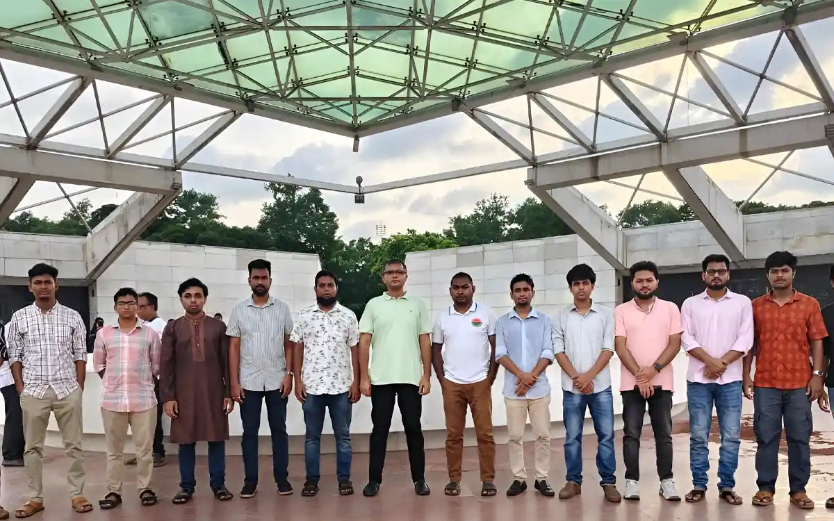 সদস্যসচিব ওয়াসিম আহমেদ অনীকের নেতৃত্বে জিয়ার সমাধিসৌধ পরিষ্কার করলো জাবি ছাত্রদল