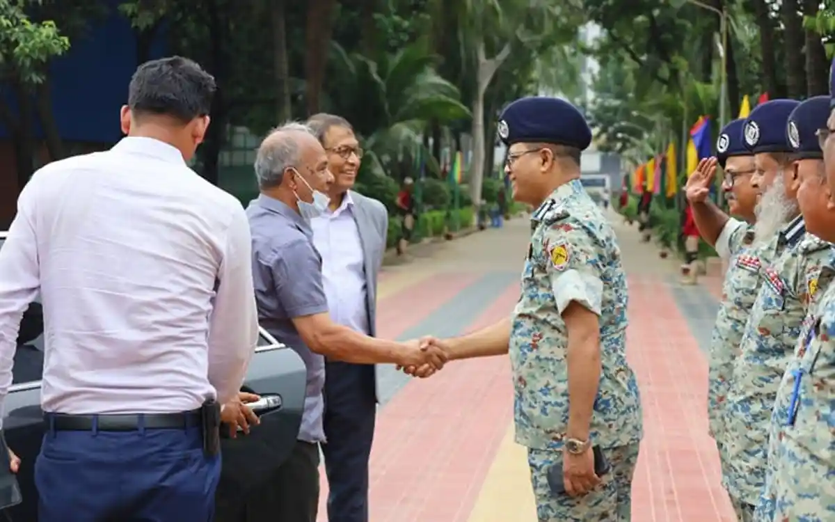 অন্তর্বর্তী সরকারের ১১ মাসে আইনশৃঙ্খলা পরিস্থিতির যথেষ্ট উন্নতি হয়েছে: স্বরাষ্ট্র উপদেষ্টা
